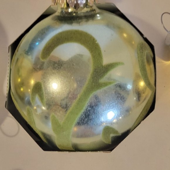 Vintage Box of 12 Mostly Pyramid Glass Christmas Ornaments - Picture 4 of 7